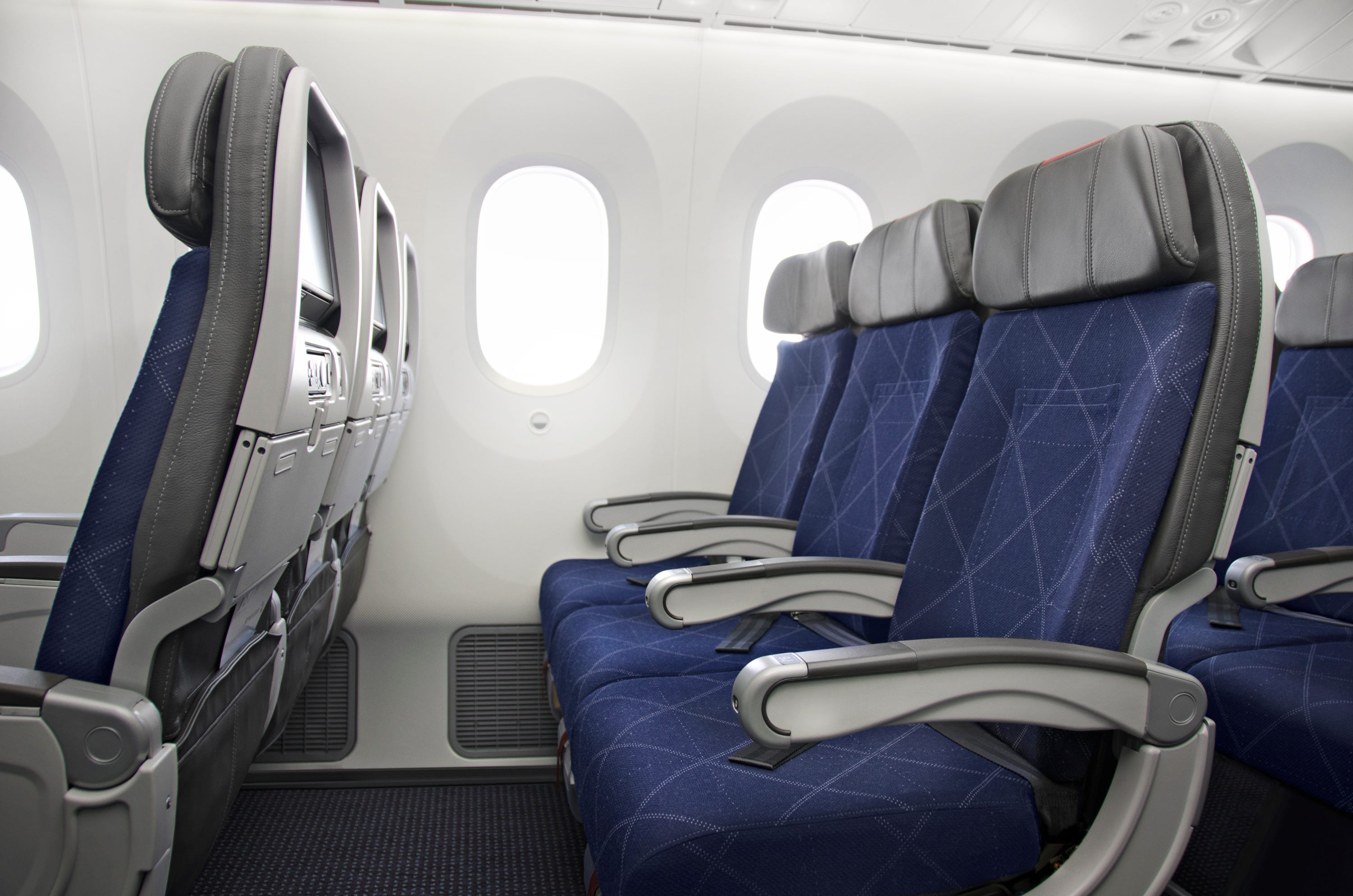 delta business class bolsagage allowance